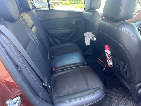 Used 2019 Chevrolet Trax LT w/ LT Convenience Package image 8