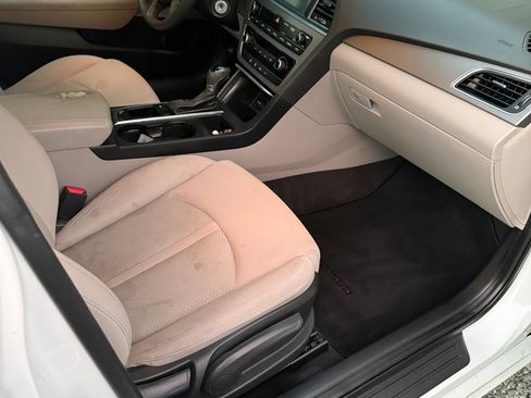 Used 2016 Hyundai Sonata SE w/ Cargo Package image 12