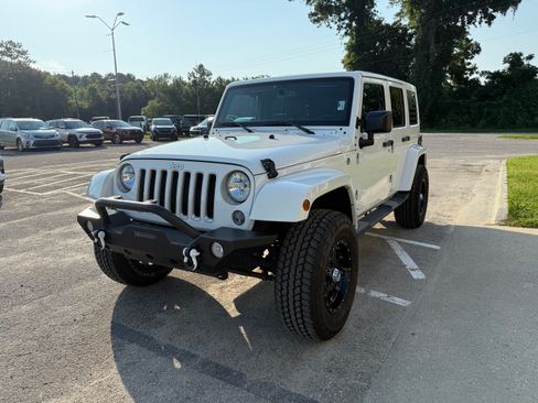 Used 2016 Jeep Wrangler Unlimited Sahara w/ Dual Top Group image 17