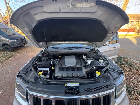 Used 2011 Jeep Grand Cherokee Limited image 12