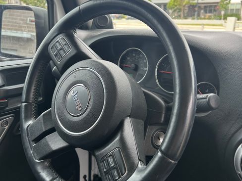 Used 2012 Jeep Wrangler Unlimited Sahara w/ Connectivity Group AWD/4WD image 11