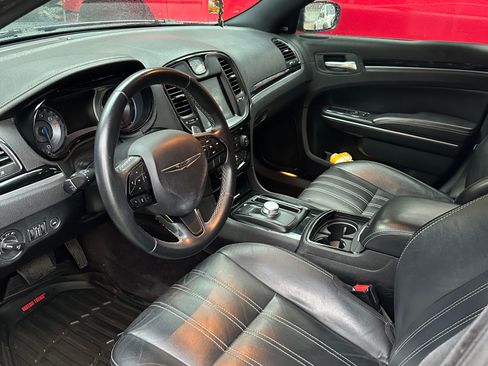 Used 2018 Chrysler 300 S AWD/4WD image 13