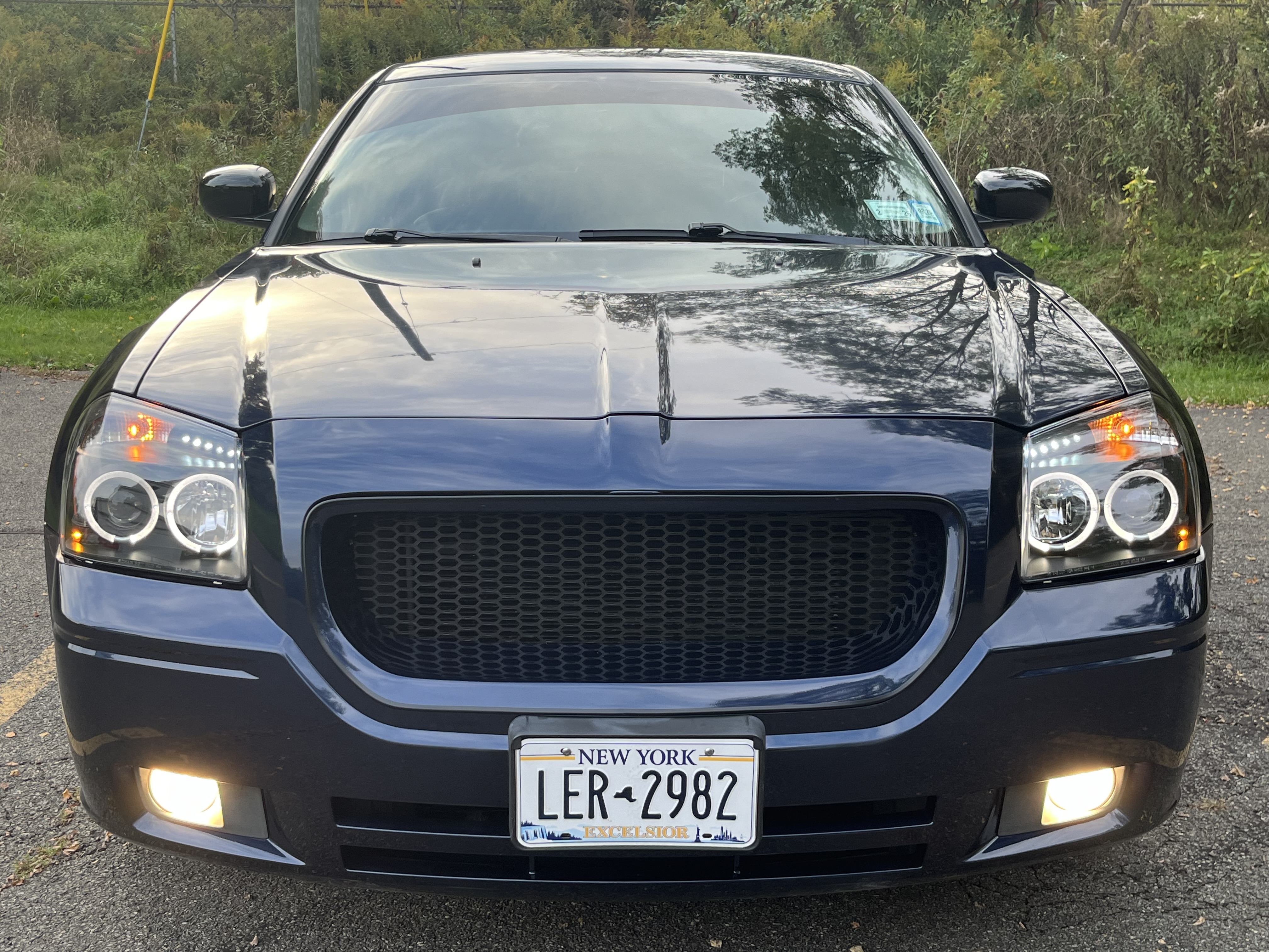 Used 2005 Dodge Magnum R/T w/ Convenience Group II RWD image 2