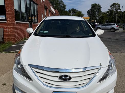 Used 2013 Hyundai Sonata GLS w/ Popular Equipment Pkg FWD image 2