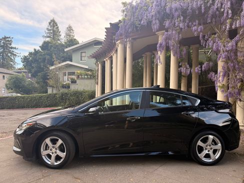 Used 2018 Chevrolet Volt LT image 4