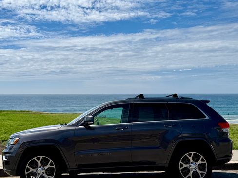 Used 2018 Jeep Grand Cherokee Limited image 23