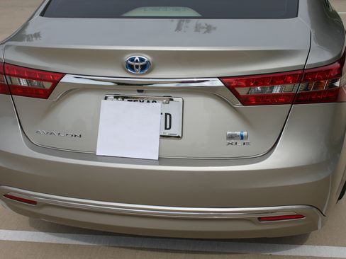 Used 2018 Toyota Avalon XLE Premium FWD image 12
