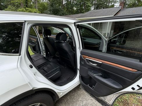 Used 2020 Honda CR-V Touring image 15
