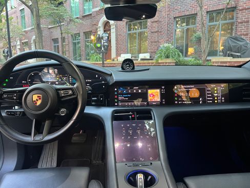 Used 2022 Porsche Taycan image 16