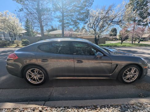 Used 2016 Porsche Panamera 4 Edition image 1