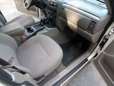 Used 2004 Jeep Grand Cherokee Laredo w/ Convenience Group image 5