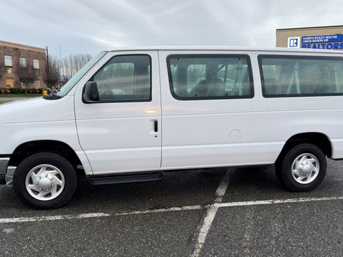 Used 2011 Ford E-350 and Econoline 350 XLT image 9