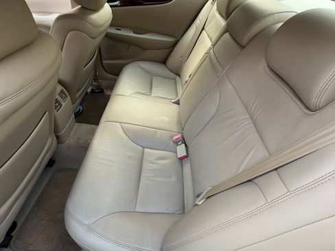 Used 2004 Lexus ES 330 image 9