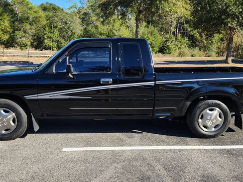 Used 1992 Toyota Pickup Deluxe image 5