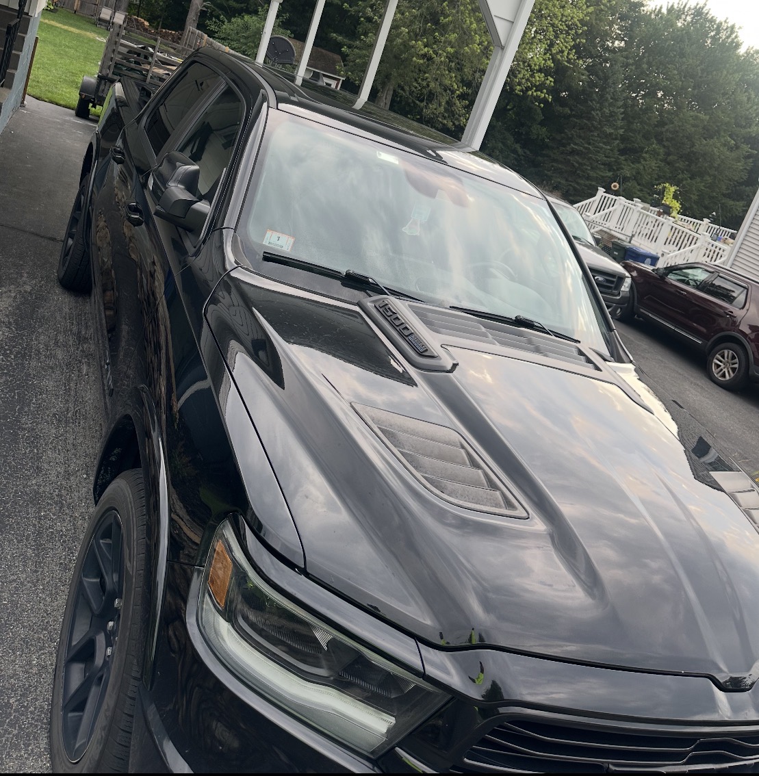 Used 2021 RAM 1500 Laramie AWD/4WD image 1