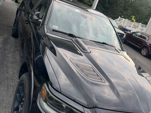 Used 2021 RAM 1500 Laramie AWD/4WD image 1
