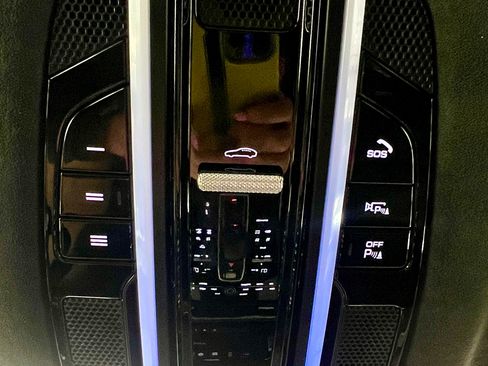 Used 2023 Porsche Cayenne Turbo S image 23