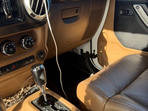 Used 2011 Jeep Wrangler Unlimited Sahara w/ Trailer Tow Group image 9