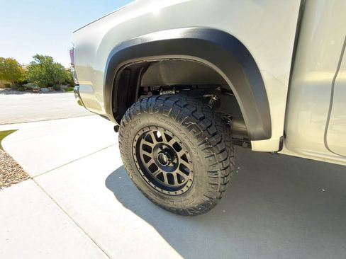Used 2023 Toyota Tacoma TRD Off-Road AWD/4WD image 12