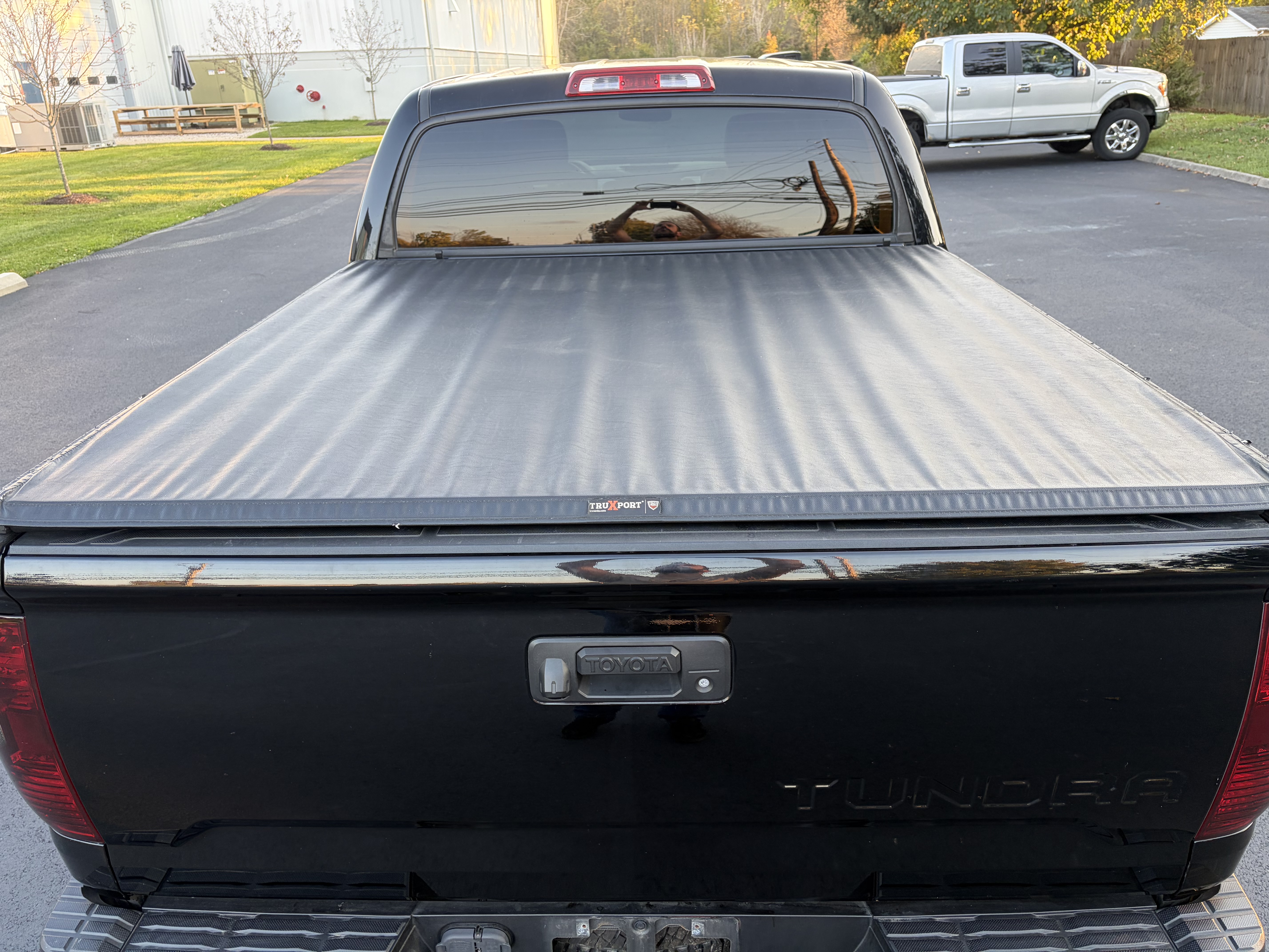 Used 2019 Toyota Tundra Limited w/ Limited Premium Package AWD/4WD image 10