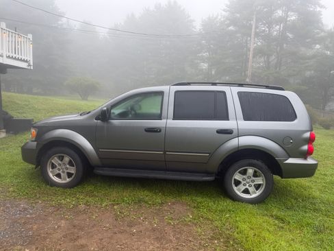 Used 2007 Dodge Durango SLT w/ Interior Convenience Group RWD image 2