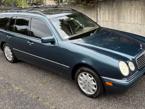 Used 1999 Mercedes-Benz E 320 4MATIC Wagon image 1