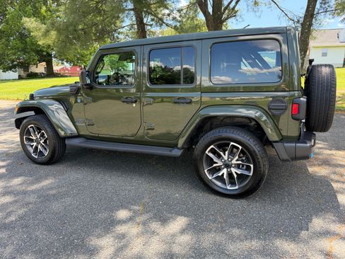Used 2024 Jeep Wrangler Unlimited w/ Convenience Group AWD/4WD image 6