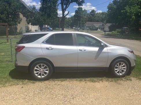 Used 2021 Chevrolet Equinox LT FWD image 4
