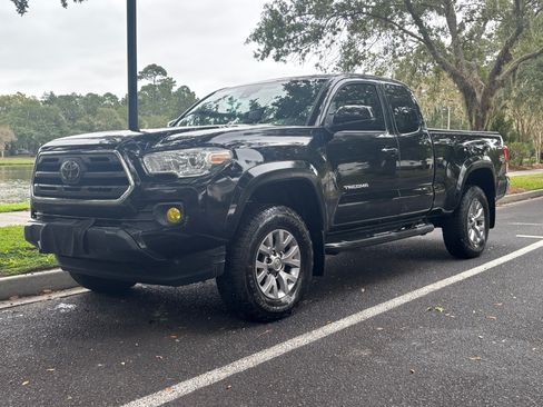 Used 2019 Toyota Tacoma SR5 image 1