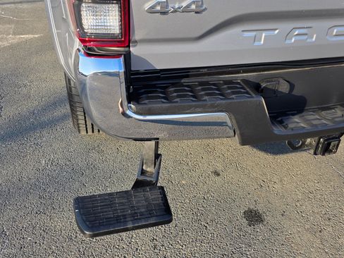 Used 2021 Toyota Tacoma SR5 image 9