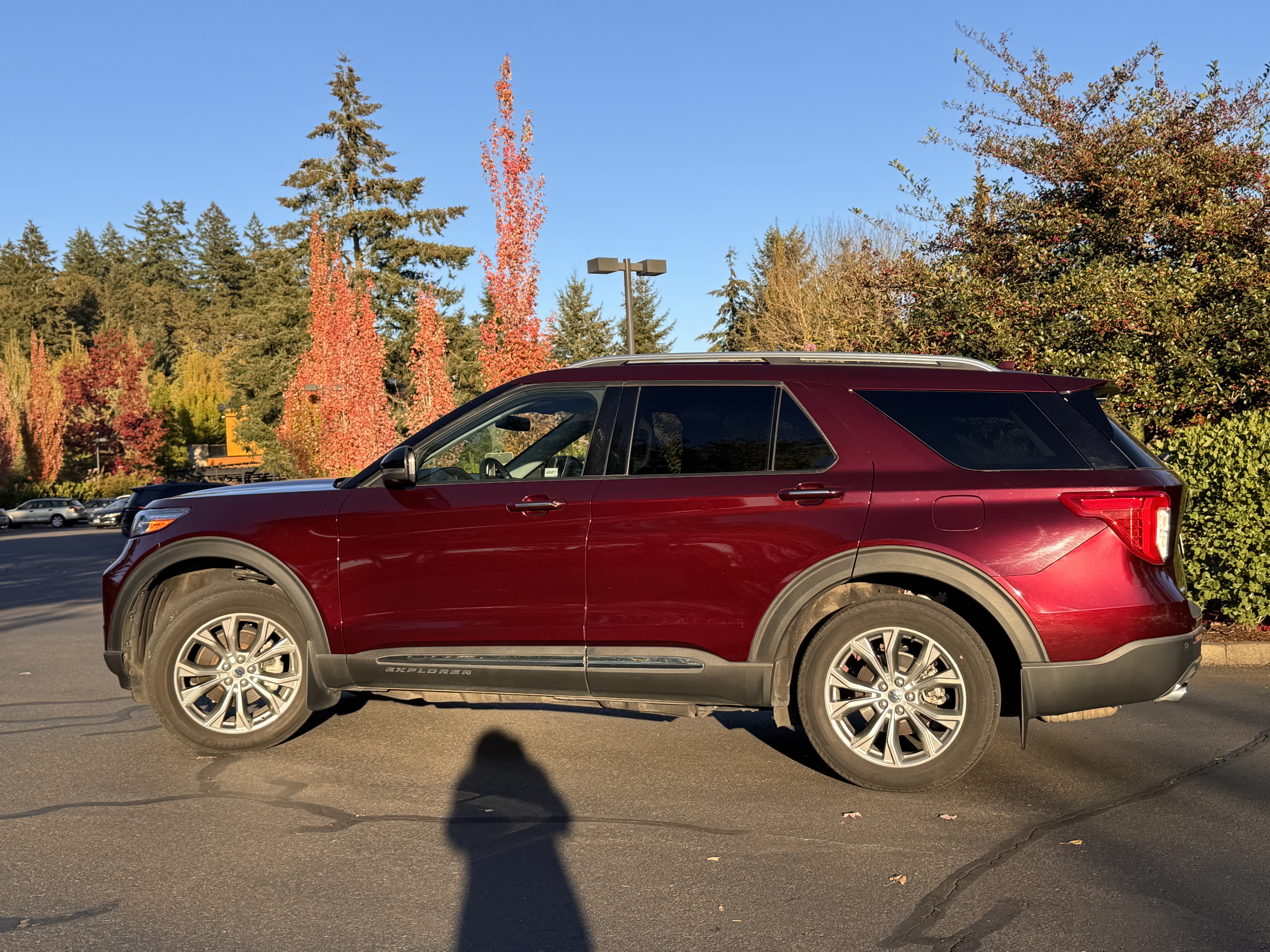 Used 2022 Ford Explorer Limited w/ Equipment Group 301A AWD/4WD image 12
