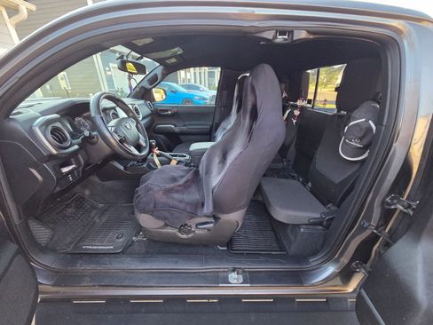 Used 2016 Toyota Tacoma TRD Sport w/ Towing Package image 15