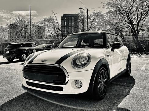 Used 2016 MINI Cooper 2-Door Hardtop image 2