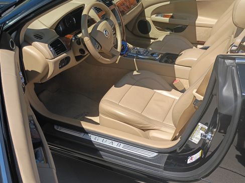 Used 2010 Jaguar XK Convertible image 12