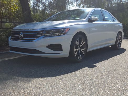 Used 2020 Volkswagen Passat 2.0T SEL image 19