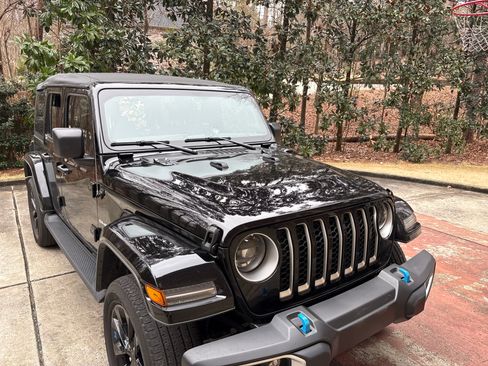 Used 2023 Jeep Wrangler Unlimited Sahara w/ Cold Weather Group image 2