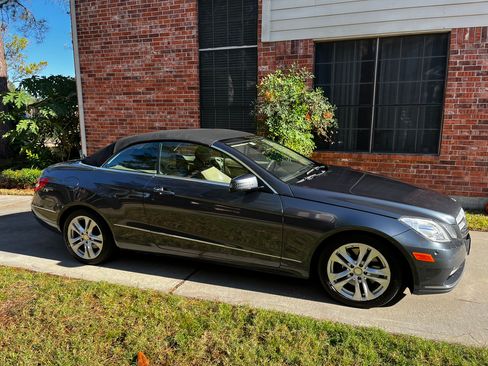 Used 2011 Mercedes-Benz E 350 Cabriolet image 2