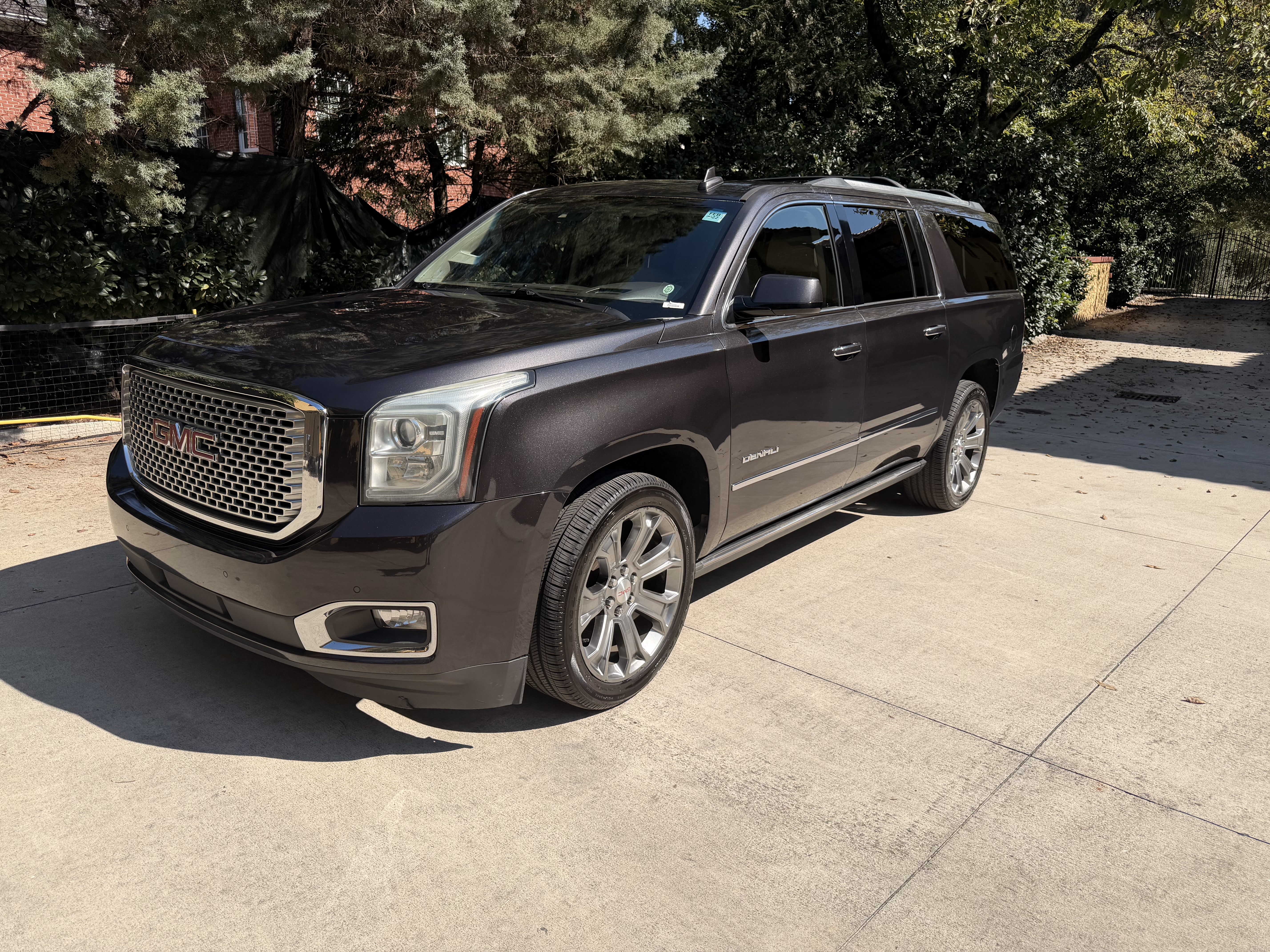Used 2015 GMC Yukon XL Denali w/ Premium Package RWD image 1