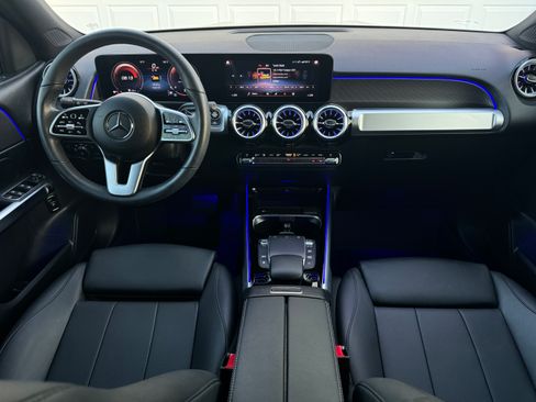 Used 2022 Mercedes-Benz GLB 250 4MATIC image 16