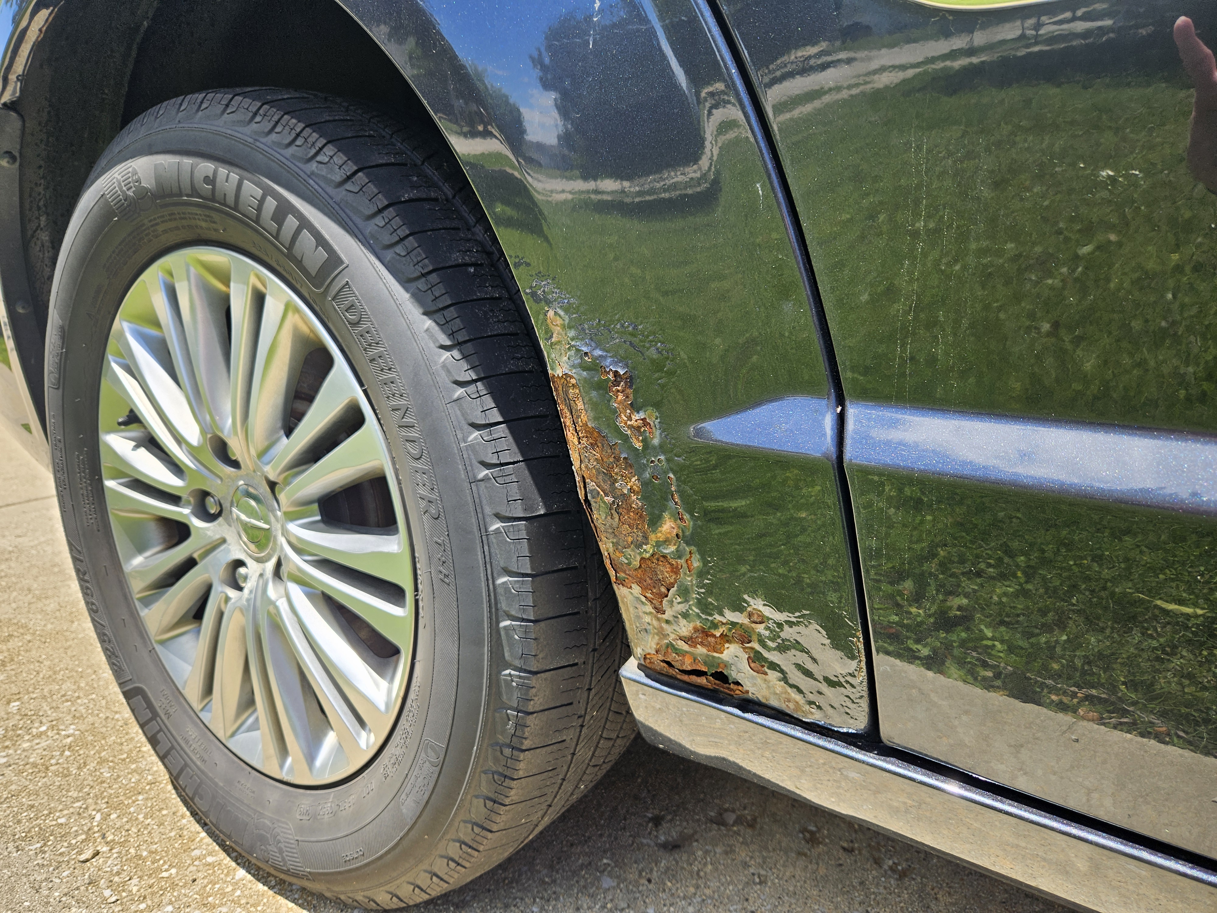 Used 2014 Chrysler Town & Country Touring-L FWD image 6
