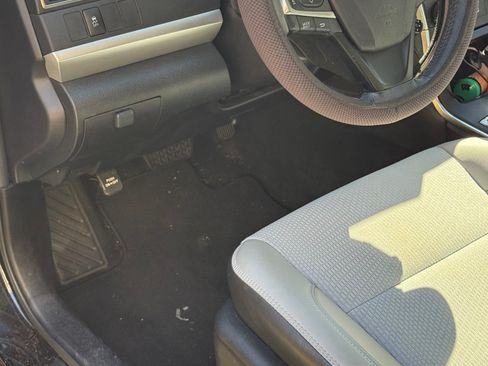 Used 2017 Toyota Camry LE image 9