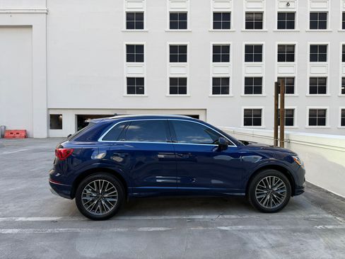 Used 2022 Audi Q3 2.0T Premium w/ Convenience Package image 1