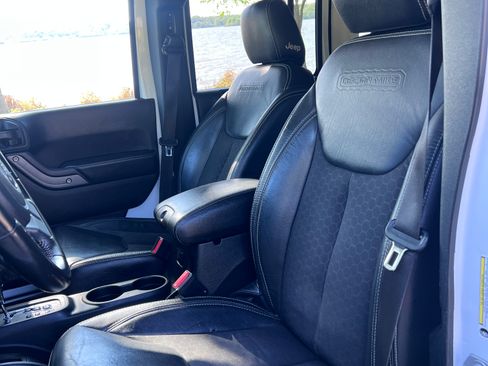 Used 2018 Jeep Wrangler Unlimited Sport image 18