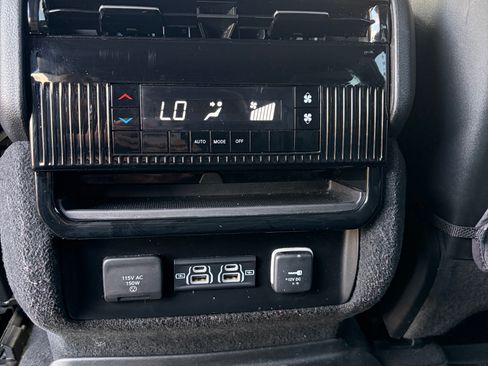 Used 2024 Jeep Wagoneer L Series II w/ Flexible Seating Group image 12