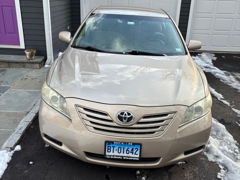 Used 2009 Toyota Camry LE image 1