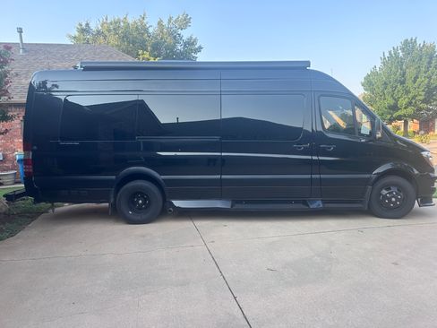 Used 2018 Mercedes-Benz Sprinter 3500 image 9