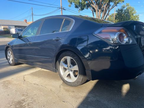 Used 2008 Nissan Altima 3.5 SE w/ Premium Pkg FWD image 6