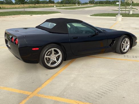 Used 2001 Chevrolet Corvette Convertible w/ Preferred Equipment Group2 RWD image 5