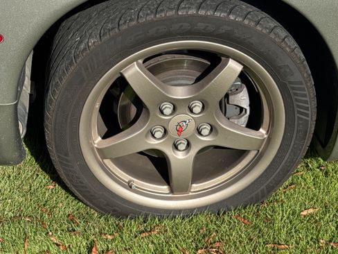 Used 2001 Chevrolet Corvette Coupe w/ Preferred Equipment Group2 image 23