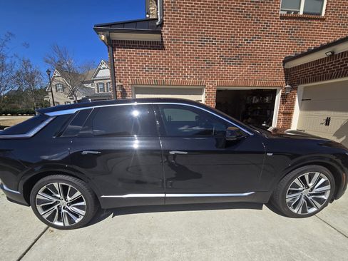 Used 2024 Cadillac Lyriq Luxury w/ LPO, Floor Liner Package AWD/4WD image 5